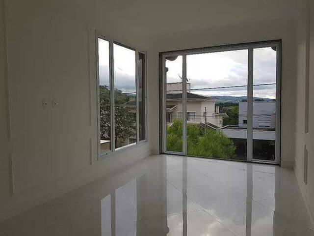 Casa para Venda em Santana de Parnaíba - 5