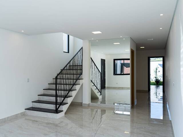 Casa para Venda em Santana de Parnaíba - 5